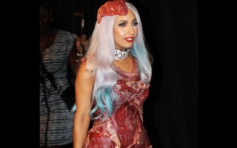 Lady Gaga robe en viande
